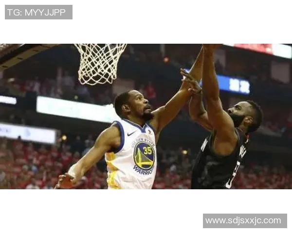 勇士与火箭激烈对决NBA赛场再掀风云争夺战 勇士与火箭激烈对决NBA赛场再掀风云争夺战