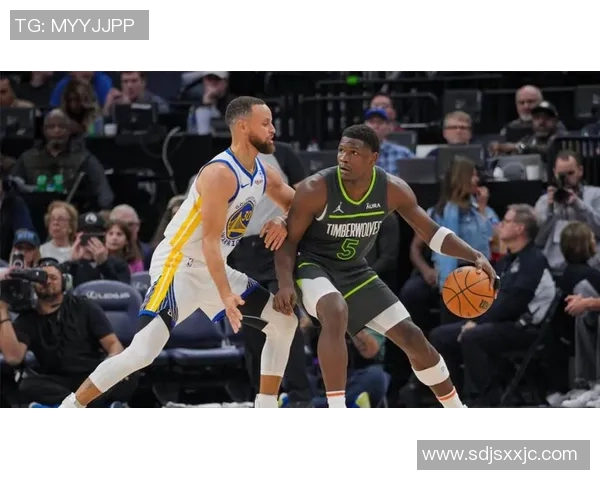 勇士与森林狼激战11场赛季对决精彩纷呈引发球迷热议 勇士与森林狼激战11场赛季对决精彩纷呈引发球迷热议