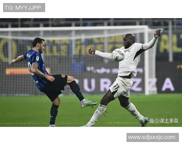 尤文图斯宣布签下国米瑞士后卫,引发球迷热议:历史宿敌间的震撼转会 尤文图斯宣布签下国米瑞士后卫,引发球迷热议:历史宿敌间的震撼转会