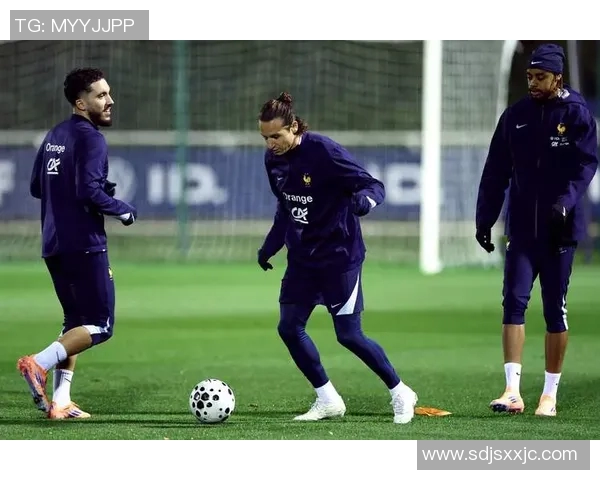 梦10队迎战法国队期待精彩对决展现足球魅力与团队精神